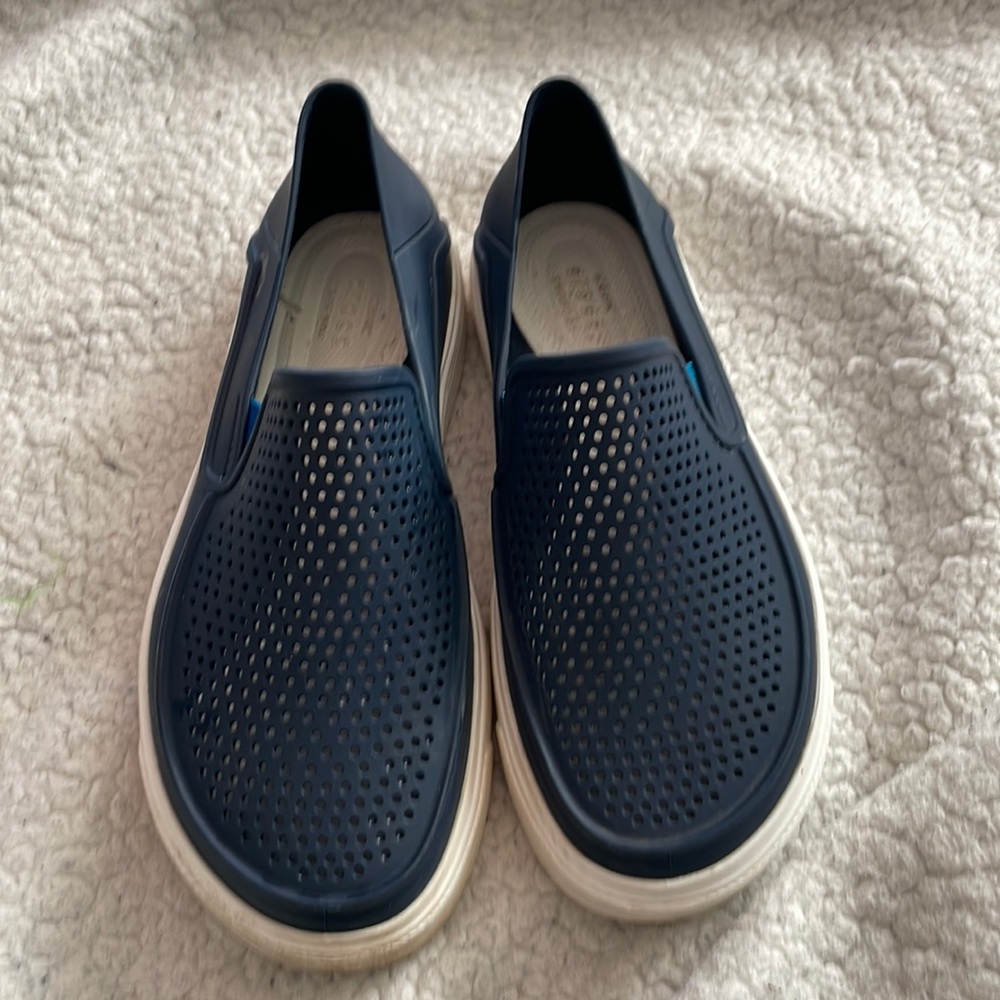 Crocs Kids Navy CitiLane Roka Slip on sneaker Size 3